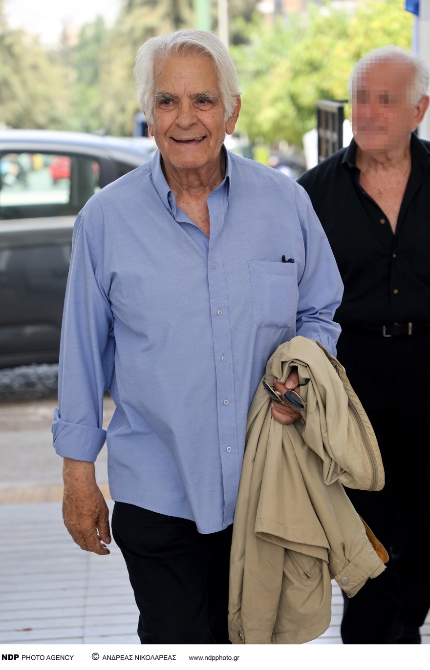 Δέσποινα Στυλιανοπούλου: Σε κλίμα συγκίνησης το τελευταίο αντίο στην ηθοποιό - Δείτε φωτογραφίες