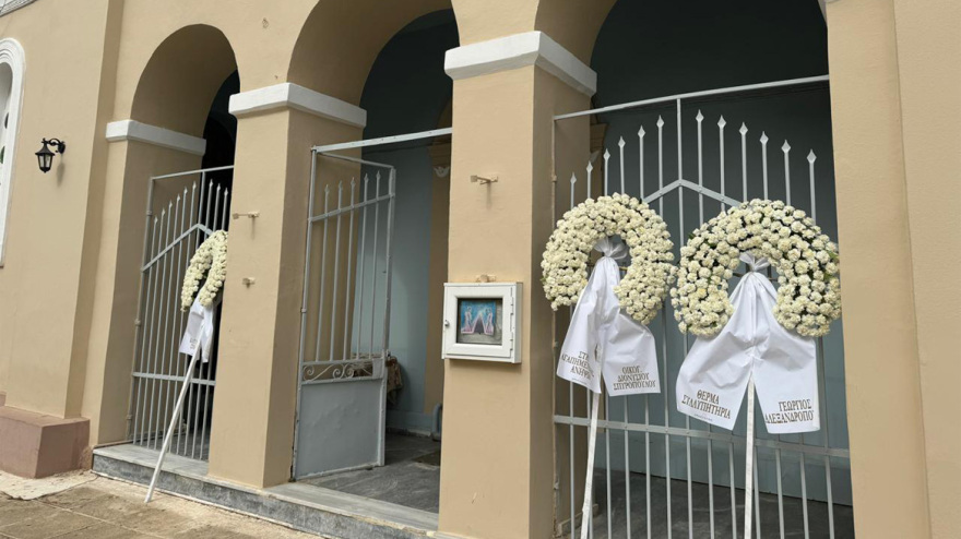 Δολοφονία 11χρονης στην Ηλεία: Ανείπωτος ο πόνος στην κηδεία της Βασιλικής