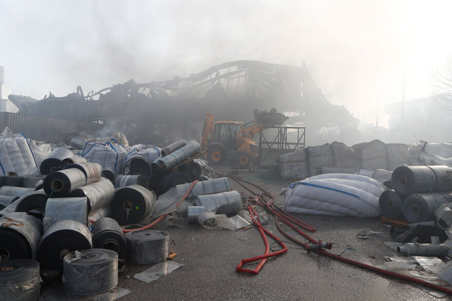 Κηφισιά: Υπό έλεγχο η φωτιά που ξέσπασε σε εργοστάσιο - Διερευνώνται τα αίτια