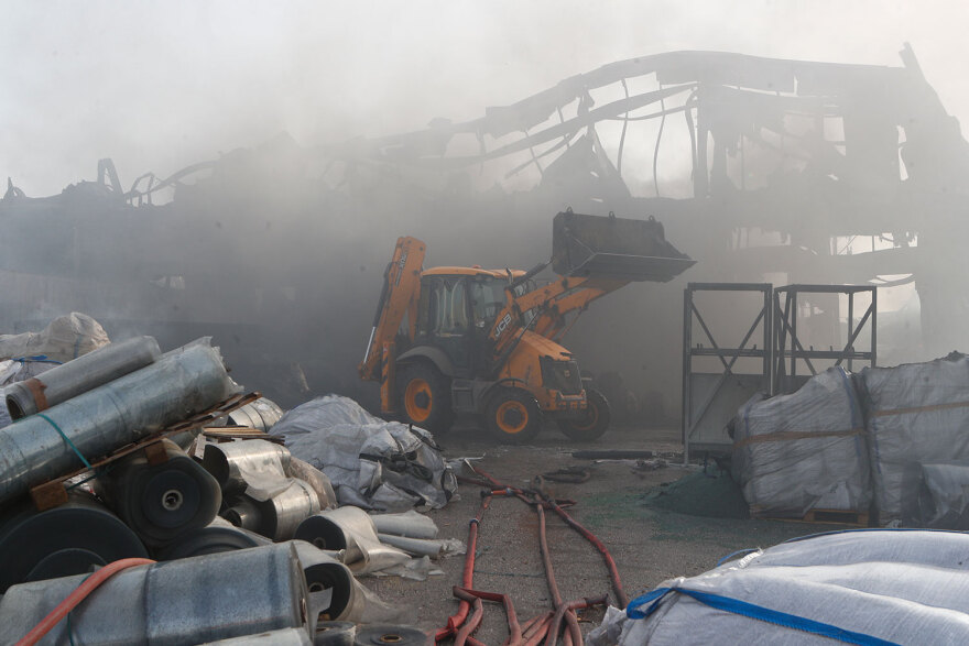 Κηφισιά: Υπό έλεγχο η φωτιά που ξέσπασε σε εργοστάσιο - Διερευνώνται τα αίτια