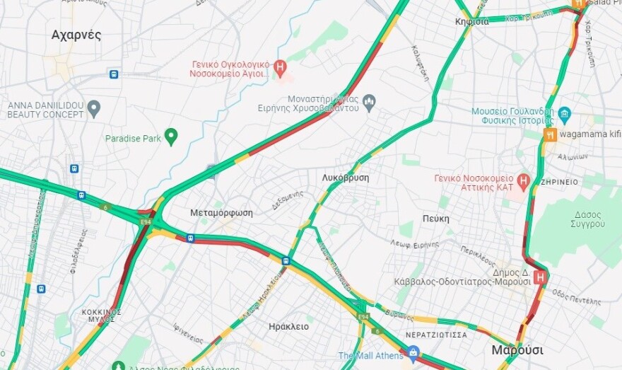 Κηφισιά: Ανοίγουν οι δρόμοι - Είχαν κλείσει νωρίτερα λόγω της φωτιάς στο εργοστάσιο