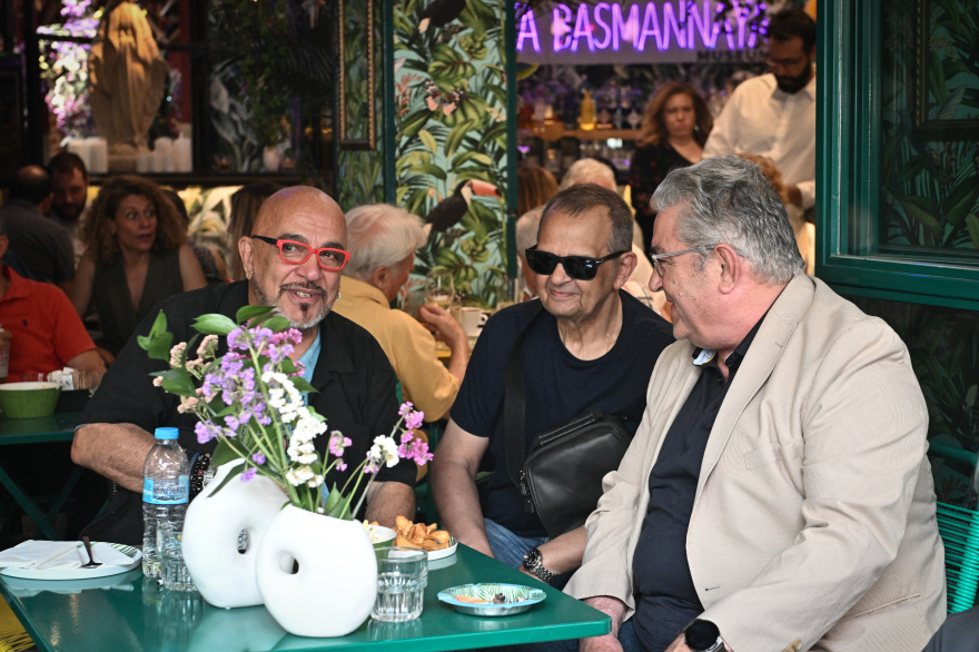 Δημήτρης Κουτσούμπας: Η viral φωτογραφία του στο… Da Capo που τελικά ήταν στο Noel