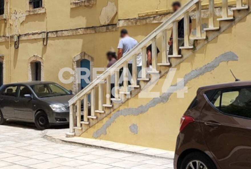 Κρήτη: Η στιγμή που καταρρέει ο 20χρονος ναυαγοσώστης μετά τον ξυλοδαρμό του - Δείτε βίντεο