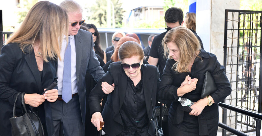 Δέσποινα Στυλιανοπούλου: Σε κλίμα συγκίνησης το τελευταίο αντίο στην ηθοποιό - Δείτε φωτογραφίες