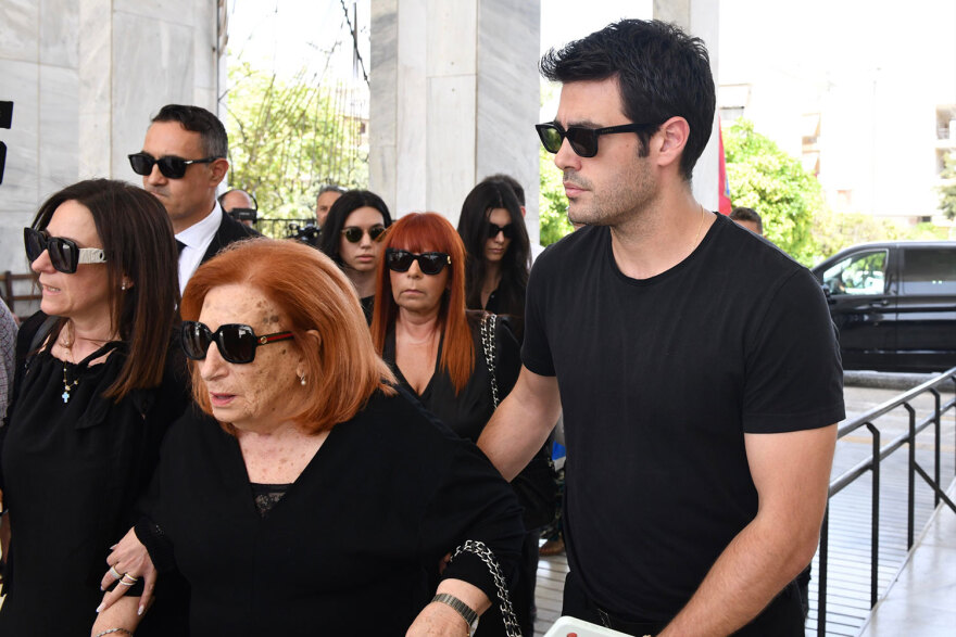 Δέσποινα Στυλιανοπούλου: Σε κλίμα συγκίνησης το τελευταίο αντίο στην ηθοποιό - Δείτε φωτογραφίες