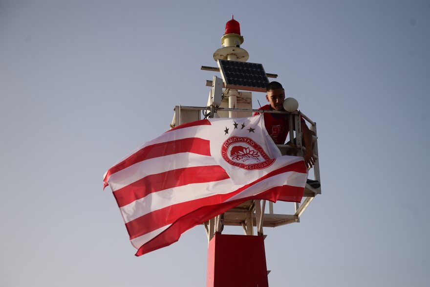 Ολυμπιακός: Στο Ρέθυμνο οι κούπες του Conference League και του Youth League - Φωτογραφίες 