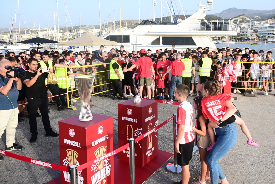 Ολυμπιακός: Στο Ρέθυμνο οι κούπες του Conference League και του Youth League - Φωτογραφίες 