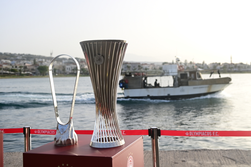 Ολυμπιακός: Στο Ρέθυμνο οι κούπες του Conference League και του Youth League - Φωτογραφίες 