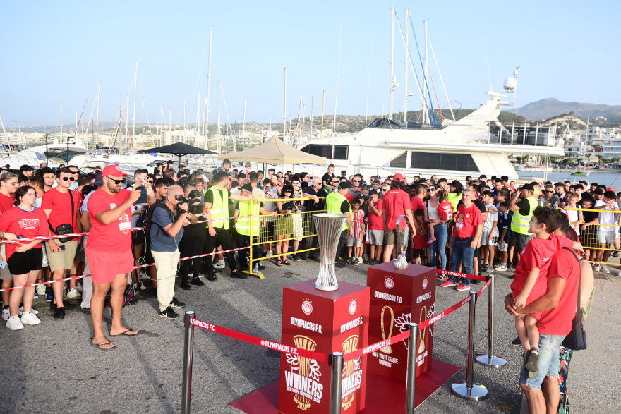 Ολυμπιακός: Στο Ρέθυμνο οι κούπες του Conference League και του Youth League - Φωτογραφίες 