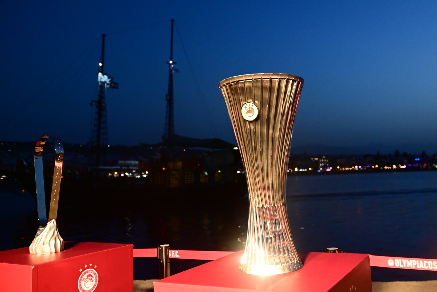 Ολυμπιακός: Στο Ρέθυμνο οι κούπες του Conference League και του Youth League - Φωτογραφίες 