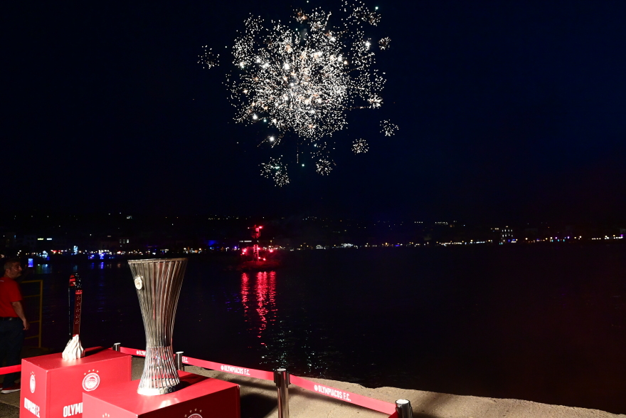 Ολυμπιακός: Στο Ρέθυμνο οι κούπες του Conference League και του Youth League - Φωτογραφίες 