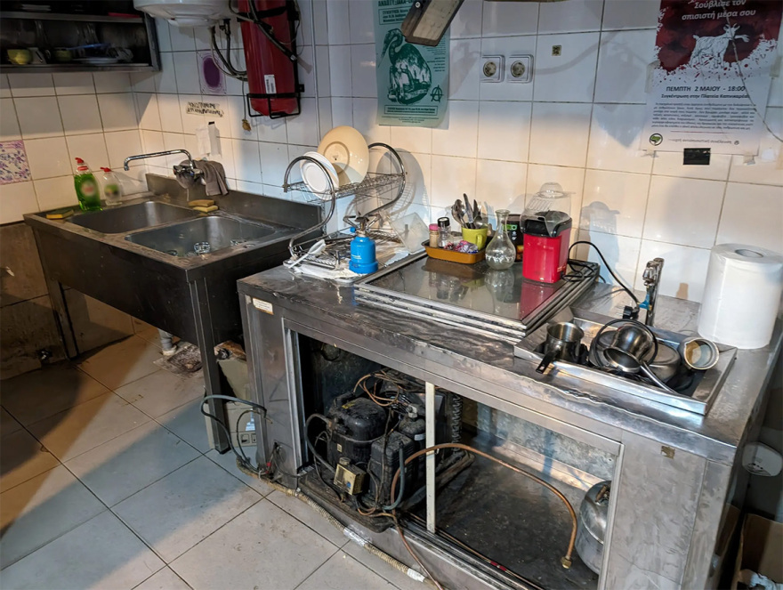 Εκκενώθηκε κατάληψη κτηρίου του δήμου Αθηναίων στον λόφο του Στρέφη - Δείτε φωτογραφίες