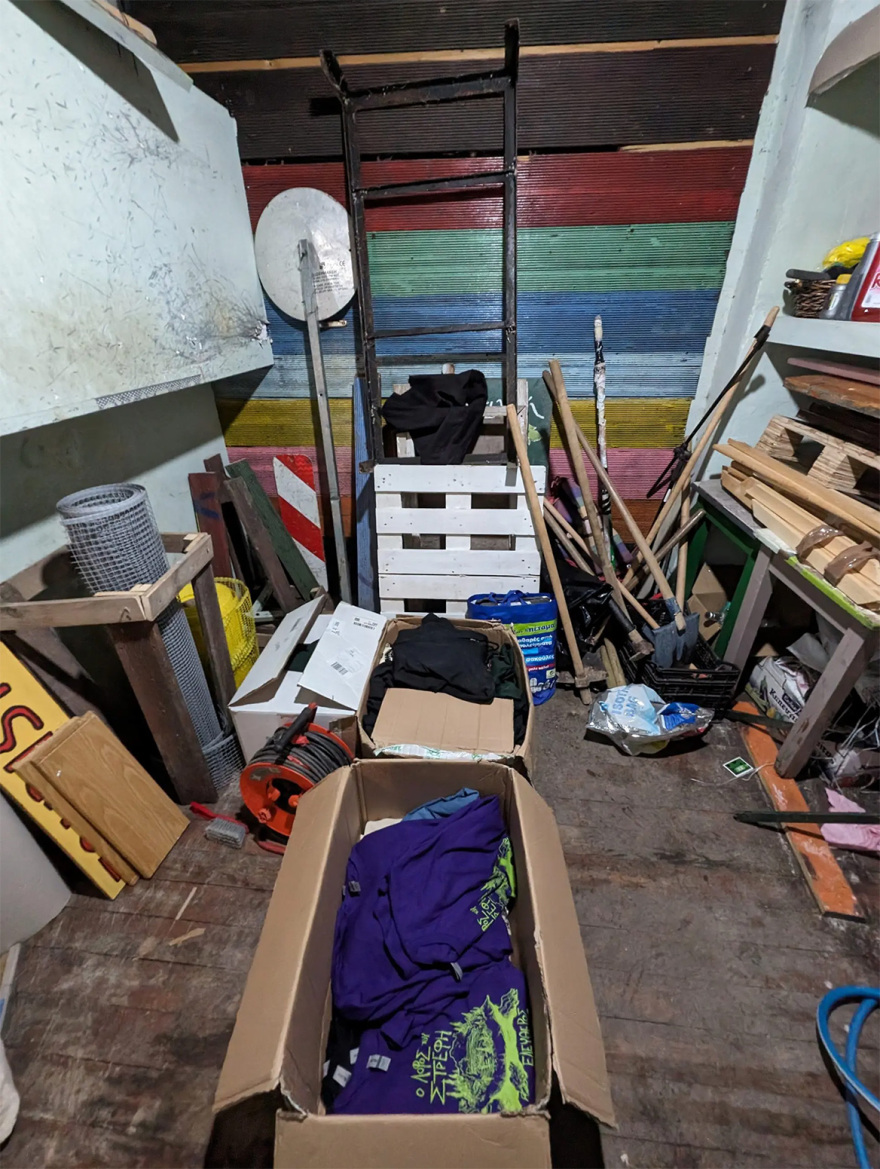 Εκκενώθηκε κατάληψη κτηρίου του δήμου Αθηναίων στον λόφο του Στρέφη - Δείτε φωτογραφίες