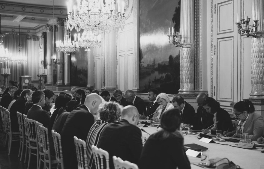 Εμανουέλ Μακρόν: Καρέ καρέ, οι στιγμές πριν ανακοινώσει πρόωρες εκλογές στους συνεργάτες του