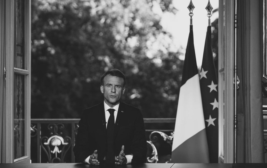 Εμανουέλ Μακρόν: Καρέ καρέ, οι στιγμές πριν ανακοινώσει πρόωρες εκλογές στους συνεργάτες του