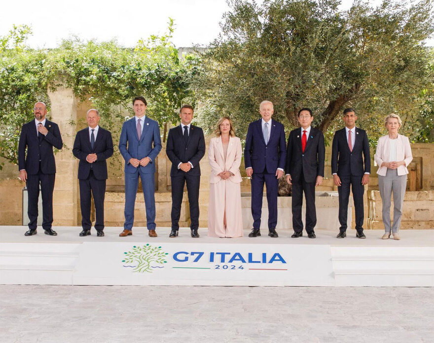 Τζόρτζια Μελόνι: Αγκαλιές, χαμόγελα και selfie στη Σύνοδο της G7 - Πώς υποδέχθηκε τους ηγέτες