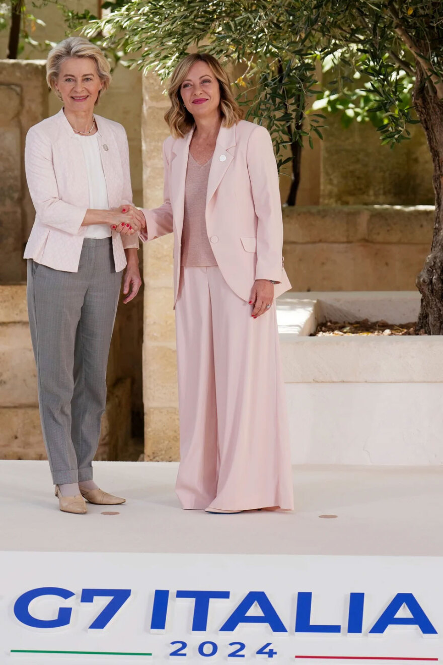 Τζόρτζια Μελόνι: Αγκαλιές, χαμόγελα και selfie στη Σύνοδο της G7 - Πώς υποδέχθηκε τους ηγέτες