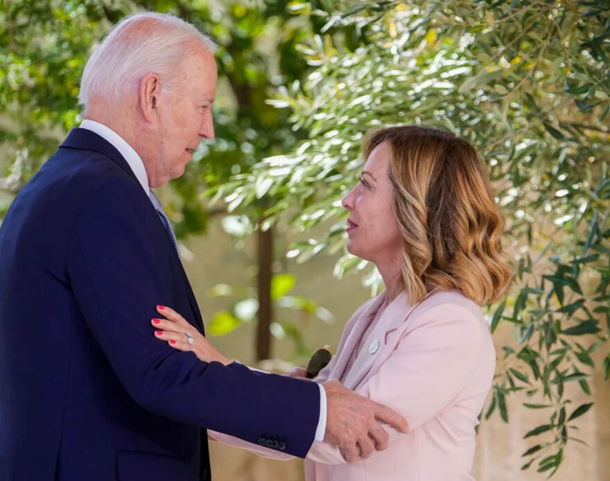 Τζόρτζια Μελόνι: Αγκαλιές, χαμόγελα και selfie στη Σύνοδο της G7 - Πώς υποδέχθηκε τους ηγέτες