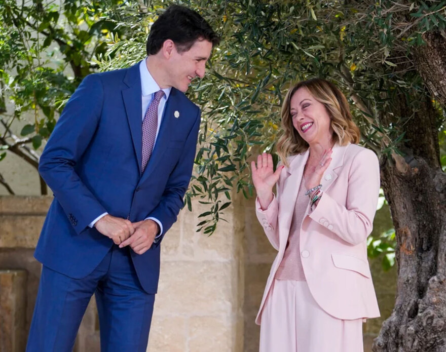 Τζόρτζια Μελόνι: Αγκαλιές, χαμόγελα και selfie στη Σύνοδο της G7 - Πώς υποδέχθηκε τους ηγέτες