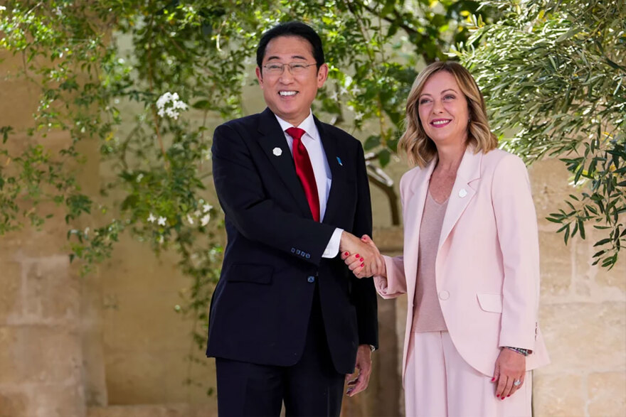 Τζόρτζια Μελόνι: Αγκαλιές, χαμόγελα και selfie στη Σύνοδο της G7 - Πώς υποδέχθηκε τους ηγέτες