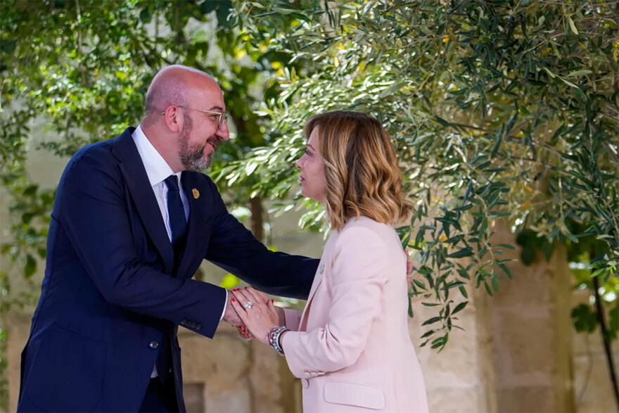 Τζόρτζια Μελόνι: Αγκαλιές, χαμόγελα και selfie στη Σύνοδο της G7 - Πώς υποδέχθηκε τους ηγέτες