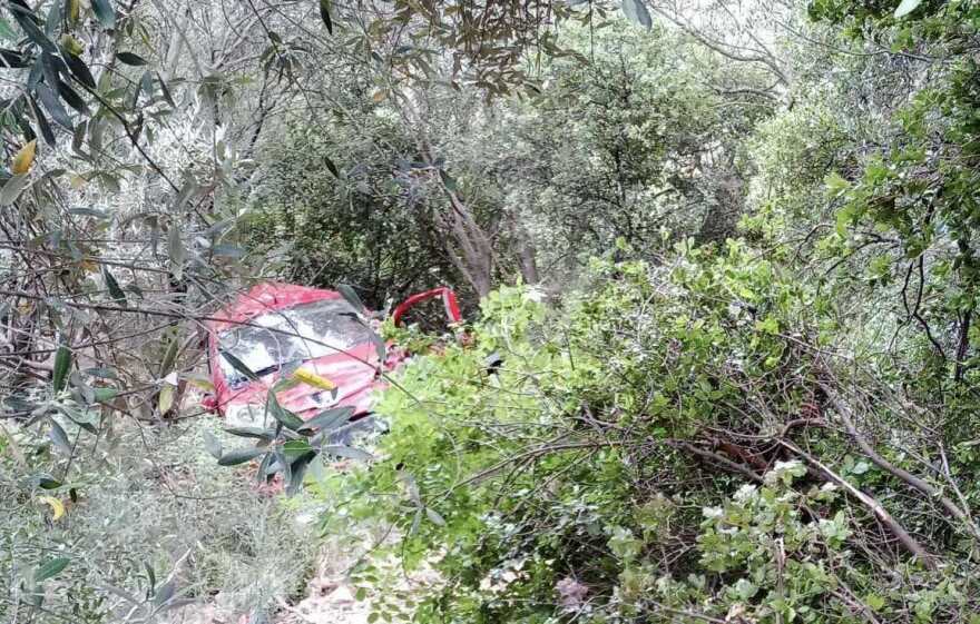 Αιτωλοακαρνανία: Τροχαίο στο Θέρμο - ΙΧ έπεσε σε ρέμα, σε σοβαρή κατάσταση η οδηγός