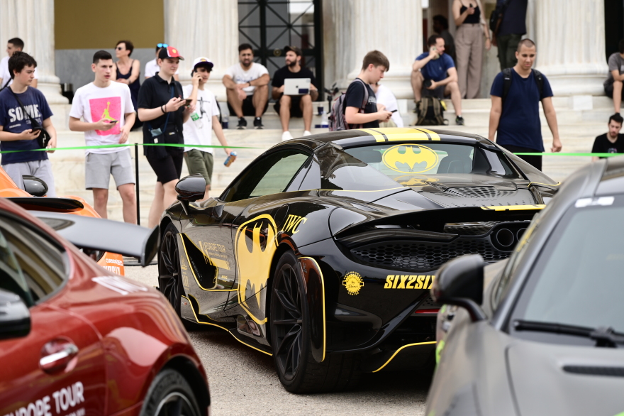 Γέμισε με supercars το Σύνταγμα - Δείτε τα πολυτελή αυτοκίνητα που συμμετέχουν στο «6to6 Motor Europe Tour»
