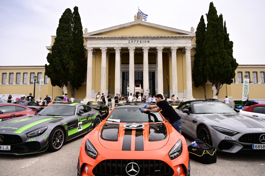 Γέμισε με supercars το Σύνταγμα - Δείτε τα πολυτελή αυτοκίνητα που συμμετέχουν στο «6to6 Motor Europe Tour»