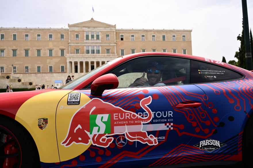 Γέμισε με supercars το Σύνταγμα - Δείτε τα πολυτελή αυτοκίνητα που συμμετέχουν στο «6to6 Motor Europe Tour»