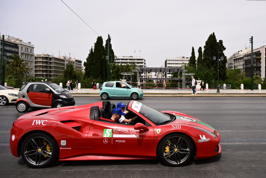 Γέμισε με supercars το Σύνταγμα - Δείτε τα πολυτελή αυτοκίνητα που συμμετέχουν στο «6to6 Motor Europe Tour»