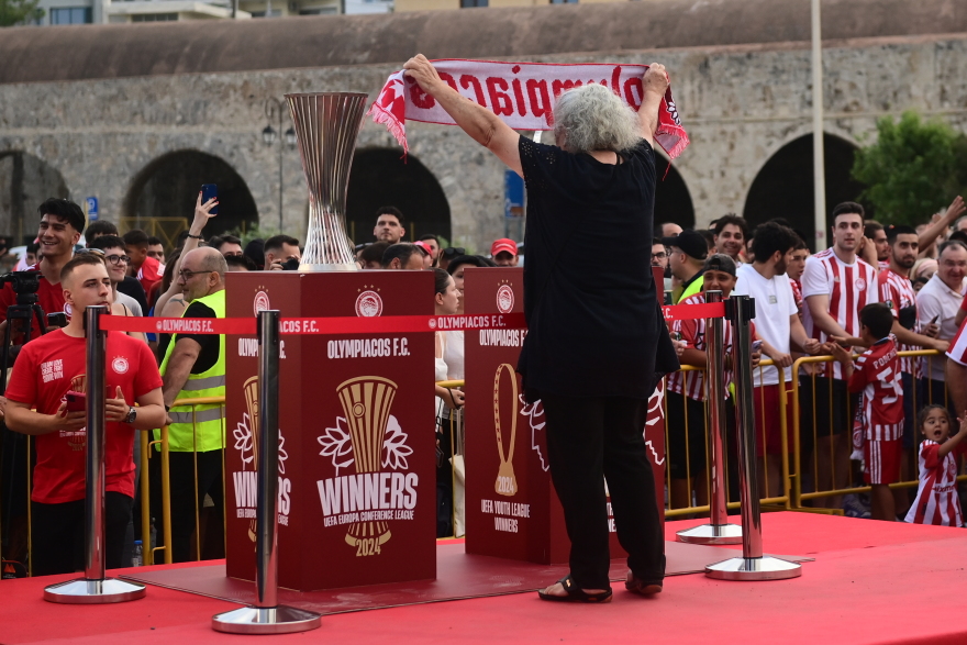 Ολυμπιακός: Θερμή υποδοχή των ευρωπαϊκών τροπαίων στο Ηράκλειο - Φωτογραφίες 