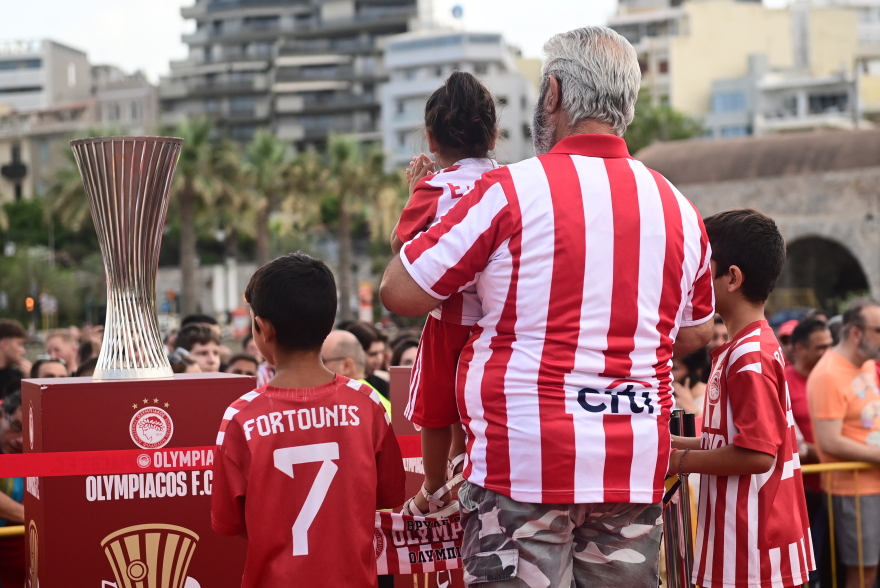 Ολυμπιακός: Θερμή υποδοχή των ευρωπαϊκών τροπαίων στο Ηράκλειο - Φωτογραφίες 