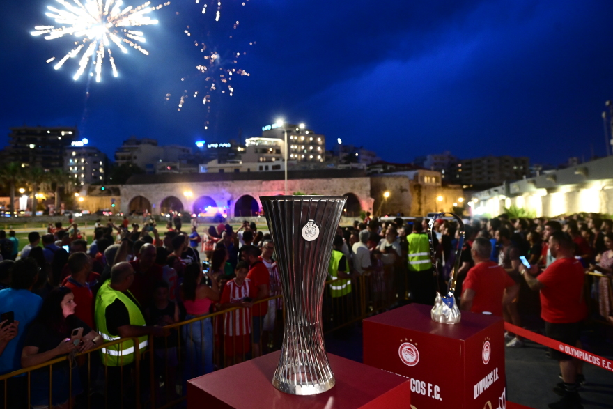 Ολυμπιακός: Θερμή υποδοχή των ευρωπαϊκών τροπαίων στο Ηράκλειο - Φωτογραφίες 