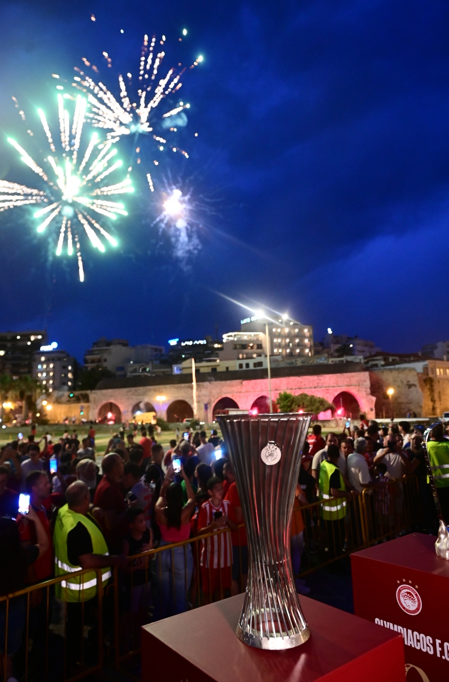Ολυμπιακός: Θερμή υποδοχή των ευρωπαϊκών τροπαίων στο Ηράκλειο - Φωτογραφίες 