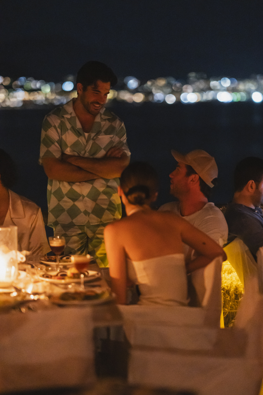 Αθηναϊκή Ριβιέρα: Τα... μυστήρια με τον Μπέζος, ο Λίαμ, η Κάιλι και η Κιμ