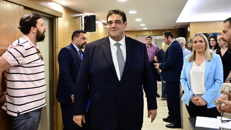 Η τελετή παράδοσης-παραλαβής στο υπουργείο Εσωτερικών: Συγκινημένη η Κεραμέως - Θα δουλέψουμε σκληρά, είπε ο Λιβάνιος