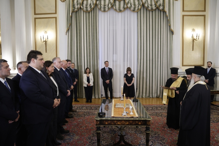 Ορκίστηκαν τα 15 νέα μέλη της κυβέρνησης - Βίντεο και φωτογραφίες