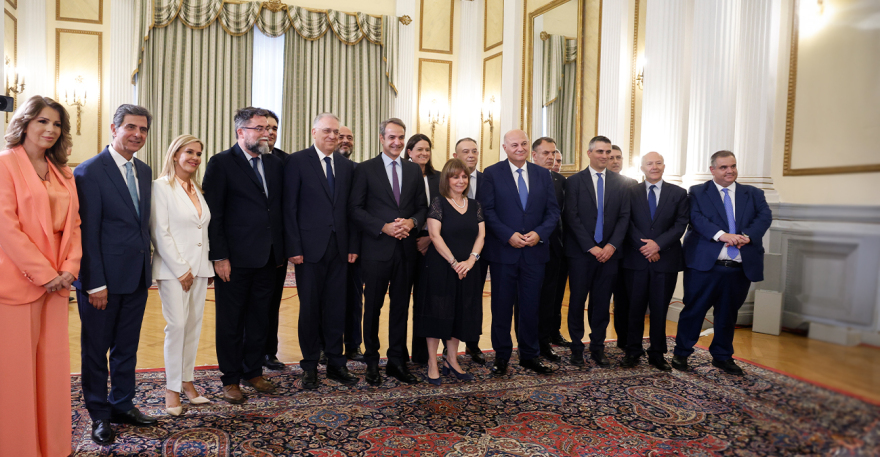 Ορκίστηκαν τα 15 νέα μέλη της κυβέρνησης - Βίντεο και φωτογραφίες