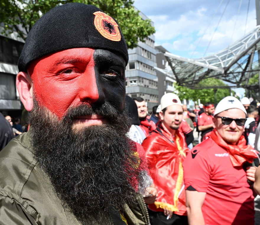 Euro 2024: Χιλιάδες Αλβανοί στο Ντόρτμουντ για την πρεμιέρα - Πέταξαν μακαρόνια στους Ιταλούς - Βίντεο, φωτογραφίες 