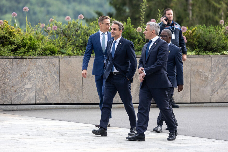 Στην Ελβετία ο Μητσοτάκης για τη Διάσκεψη για την Ουκρανία - Είχε τετ α τετ με τη Μέτσολα, δείτε βίντεο και φωτογραφίες