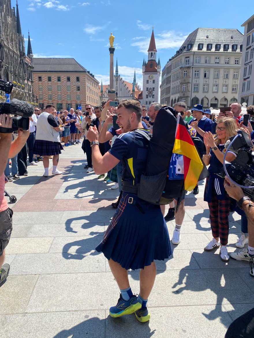 Euro 2024: Σκωτσέζος φίλαθλος πήγε με τα πόδια από τη Γλασκώβη  στο Μόναχο  για «καλό σκοπό»