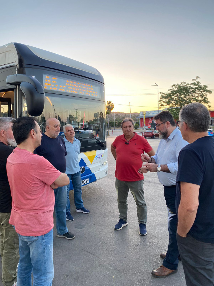 Στο αμαξοστάσιο της Ανθούσας ο νέος υφυπουργός Υποδομών Βασίλης Οικονόμου - Δείτε φωτογραφίες