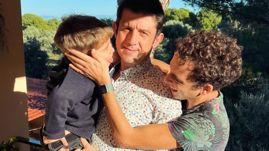 Μιχάλης Οικονόμου: Παντρεύτηκε τον σύντροφό του, Γιώργο Μακρή