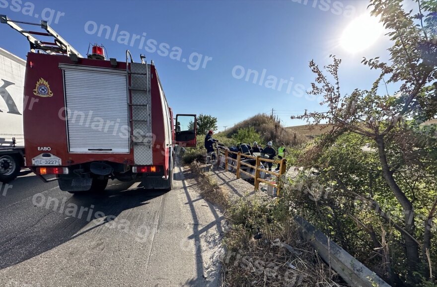 Θανατηφόρο τροχαίο έξω από τη Λάρισα - ΙΧ εξετράπη της πορείας του και έπεσε σε χαντάκι, νεκρός ο 39χρονος οδηγός