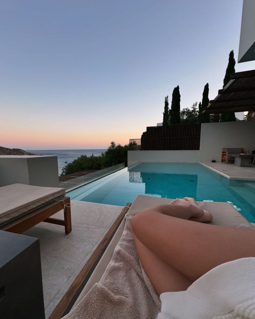 Ελένη Βουλγαράκη: Διακοπές στην Ίο μαζί με τον Φώτη Ιωαννίδη