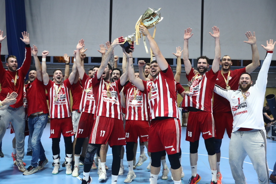 Ολυμπιακός: Πρωταθλητής Ελλάδος για 4η φορά στο χάντμπολ ανδρών, 33-29 την ΑΕΚ στον 5ο τελικό 