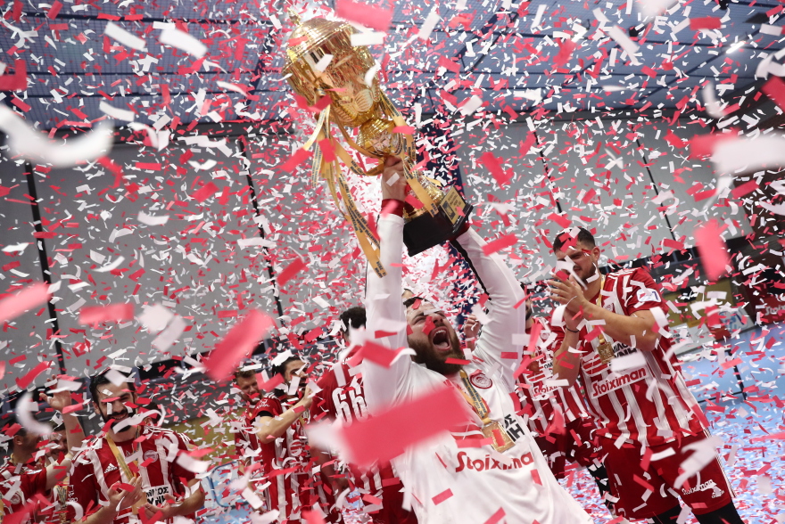 Ολυμπιακός: Πρωταθλητής Ελλάδος για 4η φορά στο χάντμπολ ανδρών, 33-29 την ΑΕΚ στον 5ο τελικό 