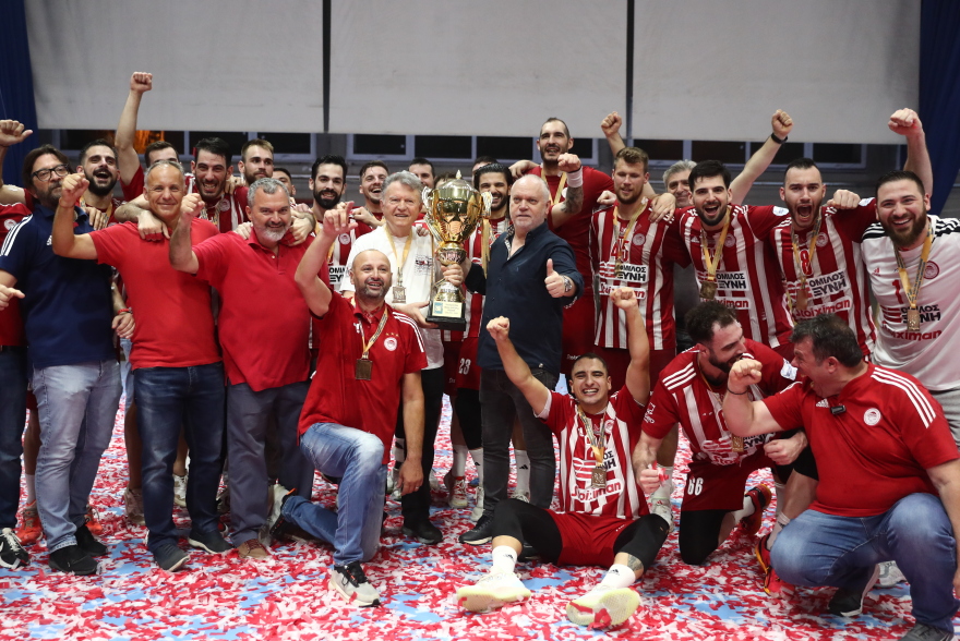 Ολυμπιακός: Πρωταθλητής Ελλάδος για 4η φορά στο χάντμπολ ανδρών, 33-29 την ΑΕΚ στον 5ο τελικό 