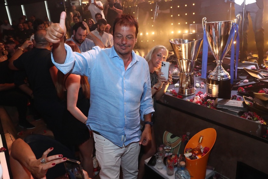 Παναθηναϊκός: Γλέντι μέχρι πρωίας σε Αργυρό - Ζευγαρά για την κατάκτηση της Euroleague και του πρωταθλήματος - Δείτε βίντεο