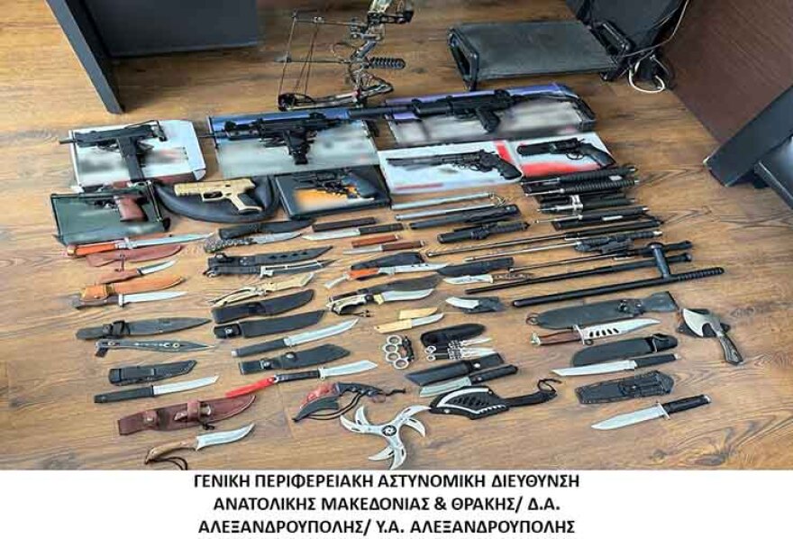 Πλήθος όπλων σε σπίτι όπου έγινε έρευνα για ναρκωτικά στην Αλεξανδρούπολη